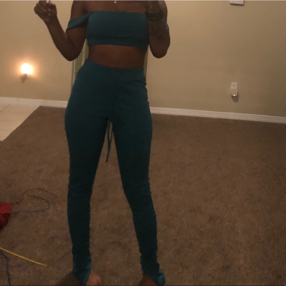 Two piece set - Picture 6 of 8